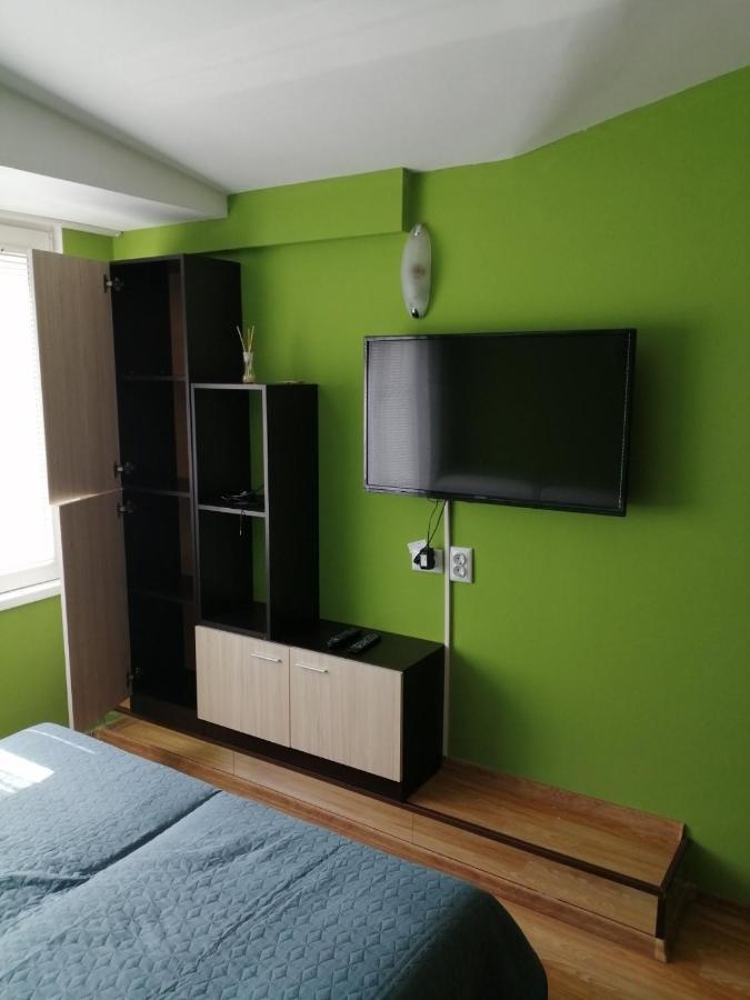 Center And Apartment *
